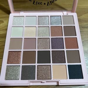 Kimchi Chic Beauty Send Me Nude’les Eyeshadow Palette